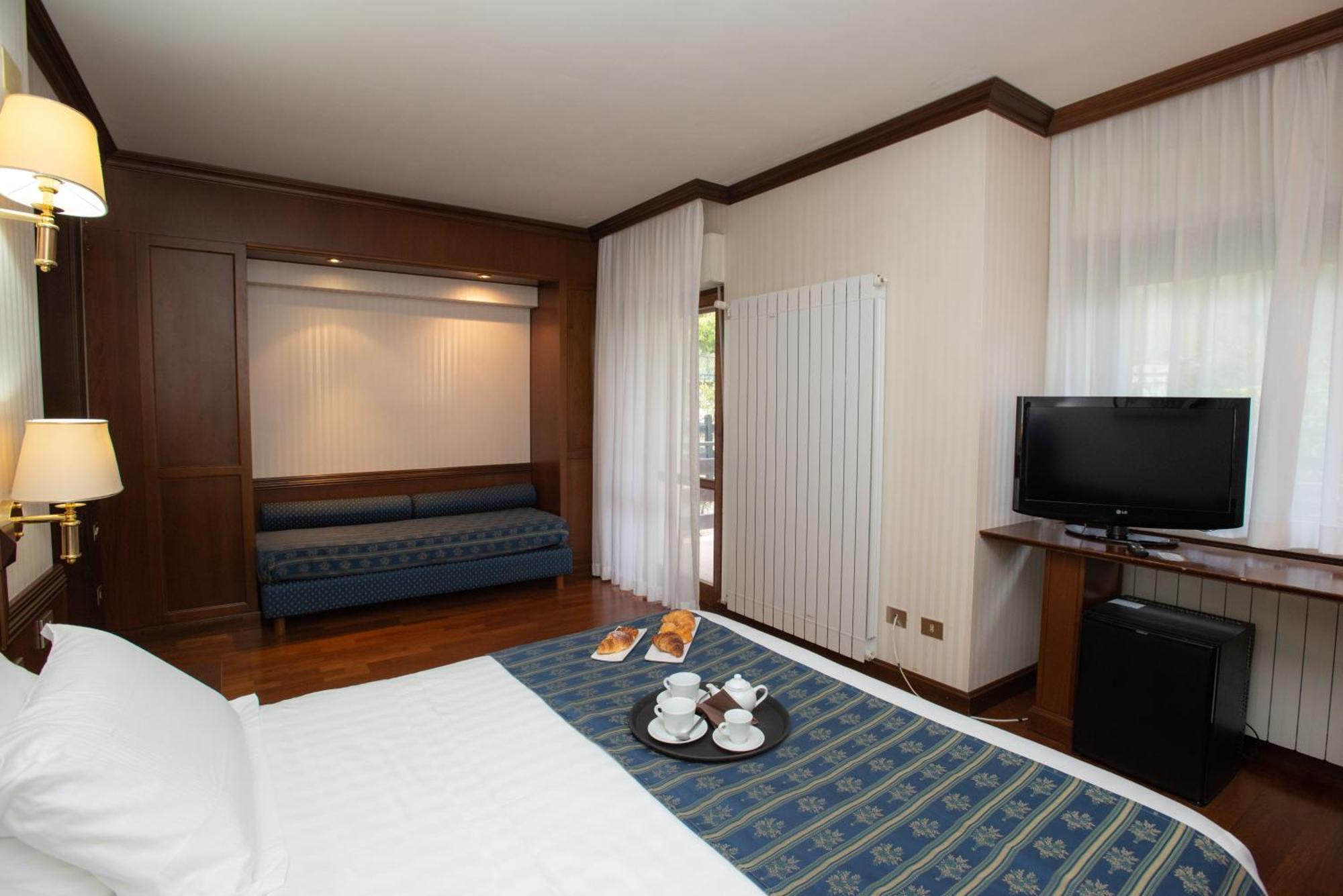 Hotel Corona & Spa Pescasseroli Buitenkant foto